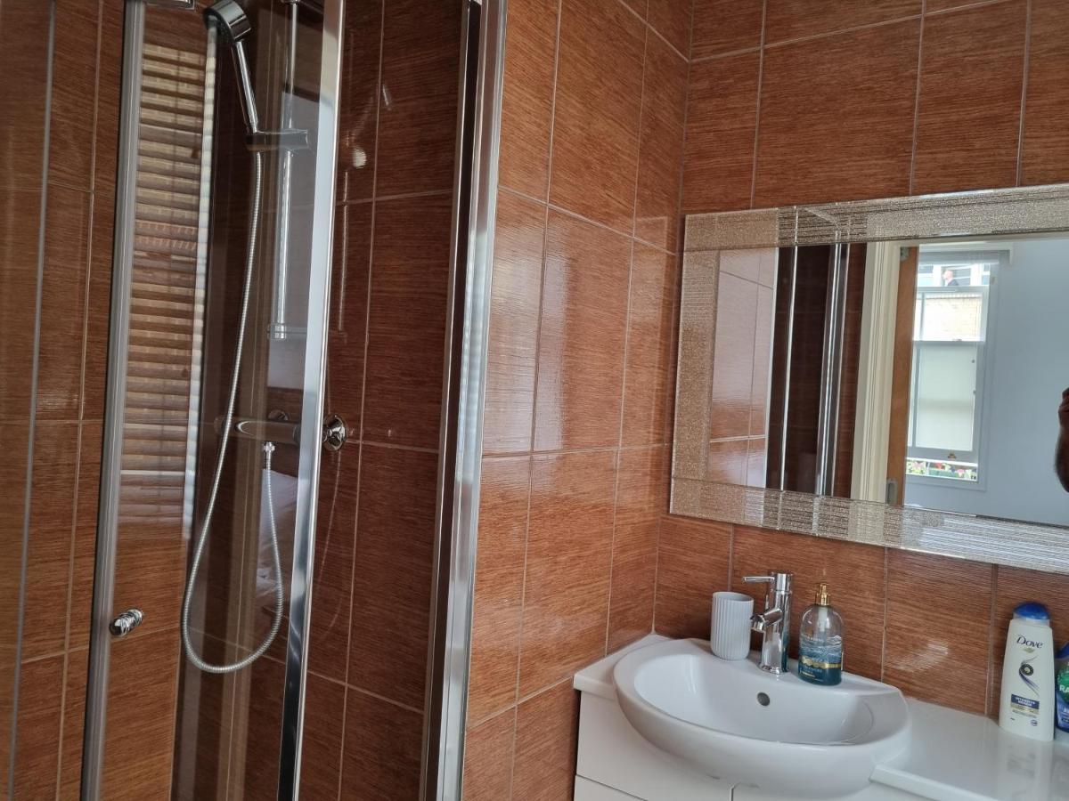 Apartamento Stunning 2 Bed/2 Bath Flat In Waterloo, Londres Exterior foto